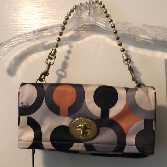 Coach brand Amanda signature gold over clutch, NWT - Picture 1 of 7